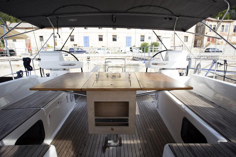 Book yachts online - sailboat - Dufour 520 Grand Large - Nerthag - rent