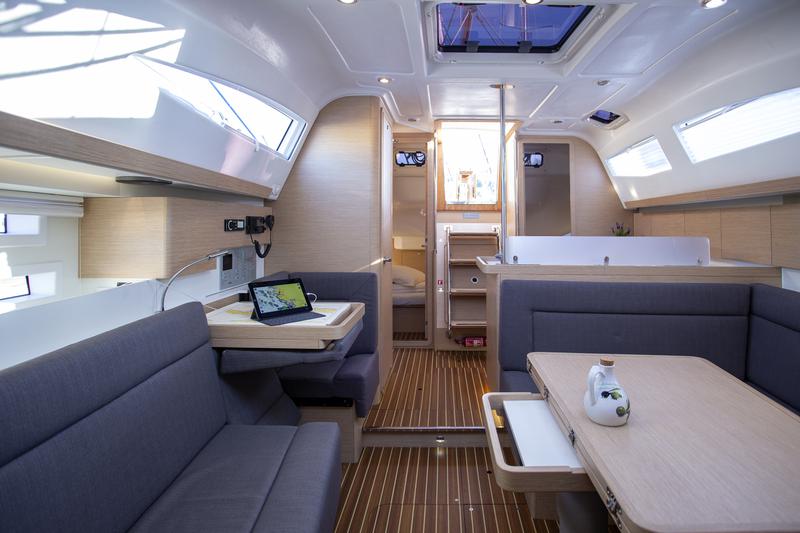 Book yachts online - sailboat - Elan 40 Impression - JANINA - rent