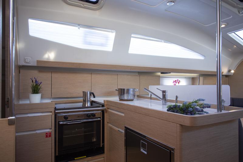 Book yachts online - sailboat - Elan 40 Impression - JANINA - rent