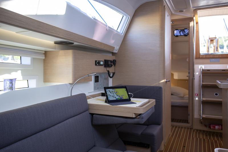 Book yachts online - sailboat - Elan 40 Impression - JANINA - rent