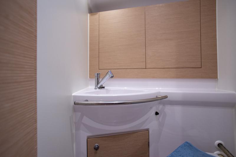 Book yachts online - sailboat - Elan 40 Impression - JANINA - rent