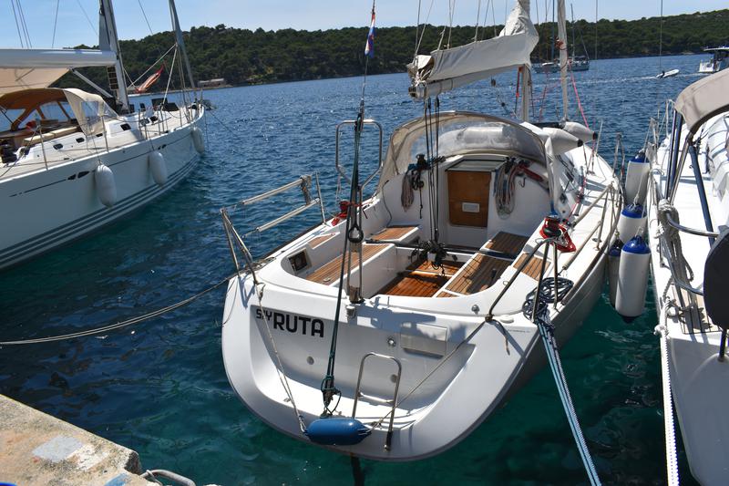 Book yachts online - sailboat - First 31.7 - Ruta - rent