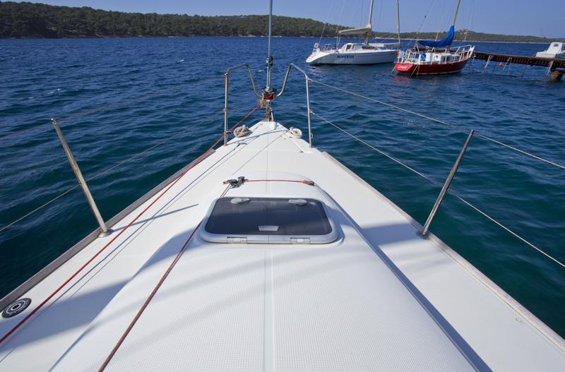 Book yachts online - sailboat - First 31.7 - Ruta - rent