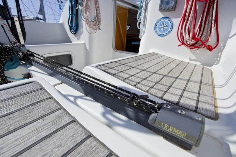 Book yachts online - sailboat - First 31.7 - Ruta - rent