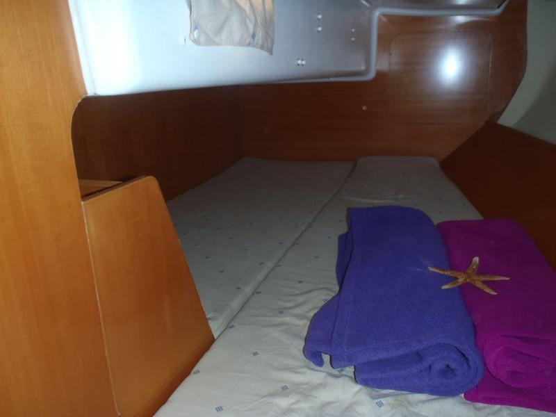 Book yachts online - sailboat - First 31.7 - Ruta - rent