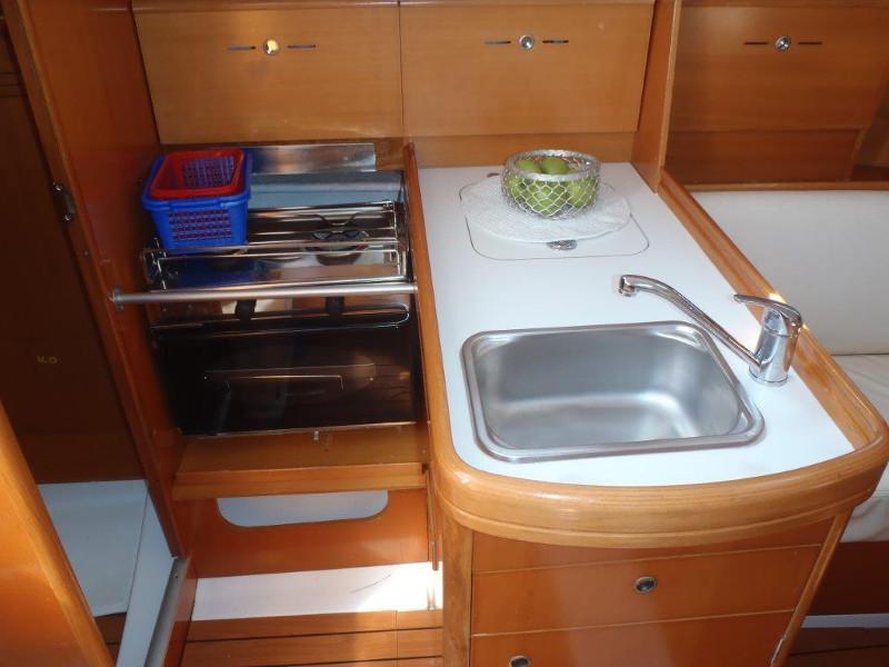 Book yachts online - sailboat - First 31.7 - Ruta - rent