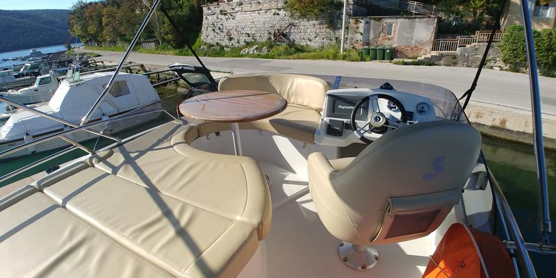 Book yachts online - motorboat - Antares 36 - Joia - rent