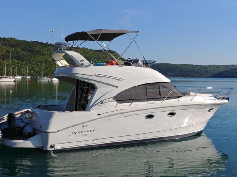 Book yachts online - motorboat - Antares 36 - Joia - rent