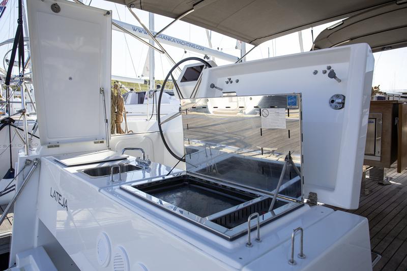 Book yachts online - sailboat - Dufour 520 Grand Large - Lateja - rent