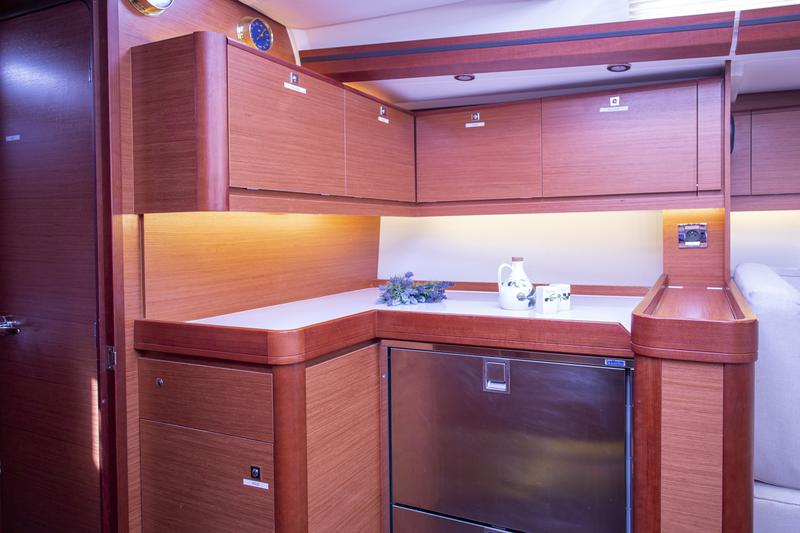 Book yachts online - sailboat - Dufour 520 Grand Large - Lateja - rent