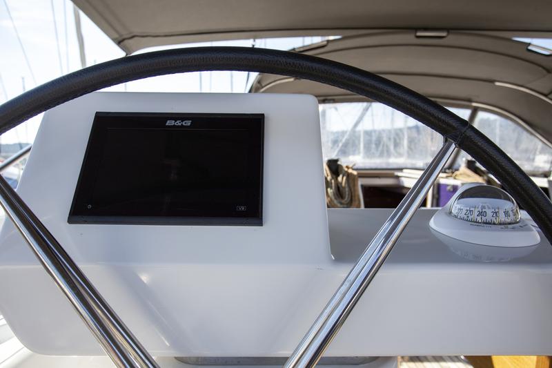 Book yachts online - sailboat - Dufour 520 Grand Large - Lateja - rent