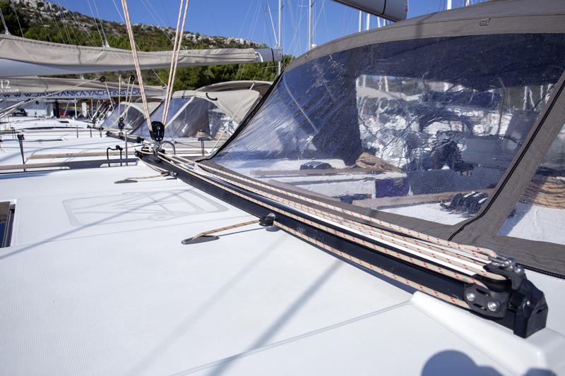 Book yachts online - sailboat - Dufour 520 Grand Large - Lateja - rent