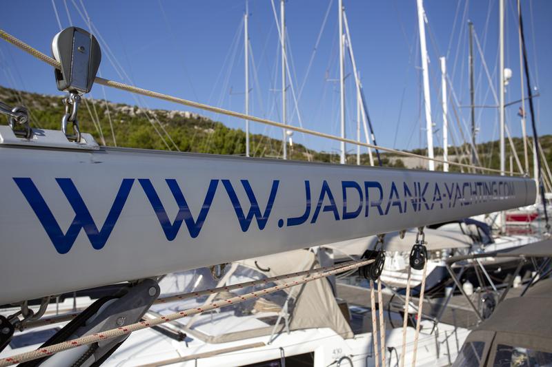 Book yachts online - sailboat - Dufour 520 Grand Large - Lateja - rent