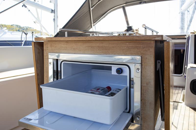 Book yachts online - sailboat - Dufour 520 Grand Large - Lateja - rent