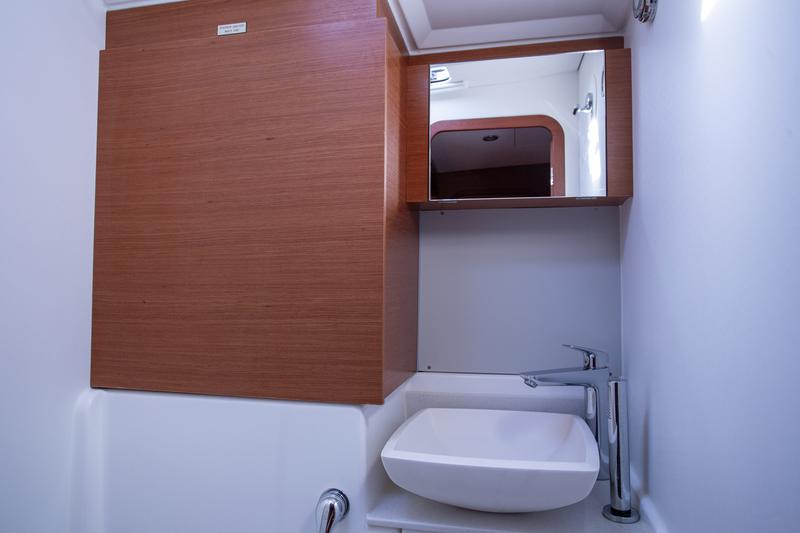 Book yachts online - sailboat - Dufour 520 Grand Large - Lateja - rent