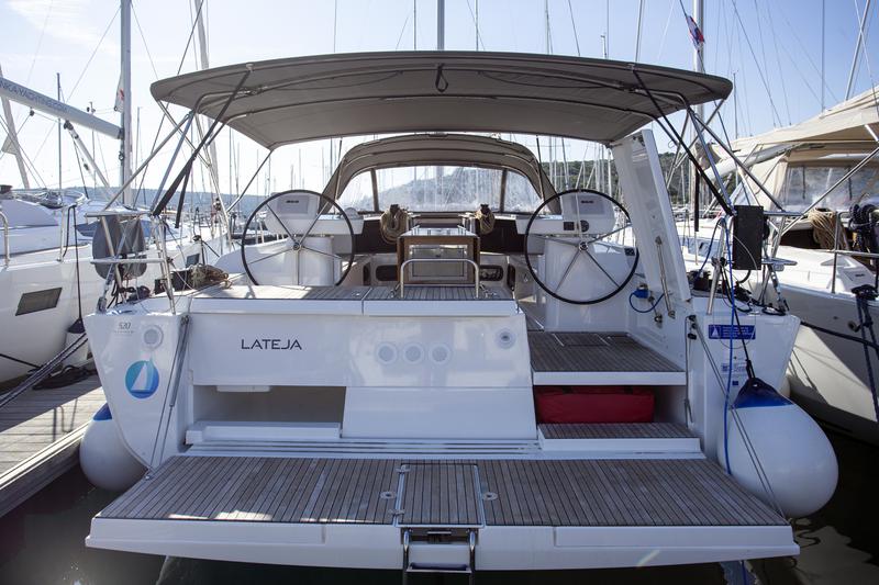 Book yachts online - sailboat - Dufour 520 Grand Large - Lateja - rent