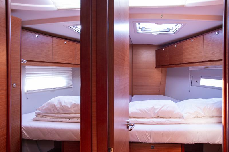 Book yachts online - sailboat - Dufour 520 Grand Large - Lateja - rent