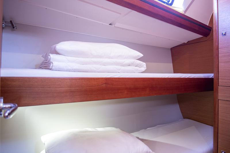 Book yachts online - sailboat - Dufour 520 Grand Large - Lateja - rent