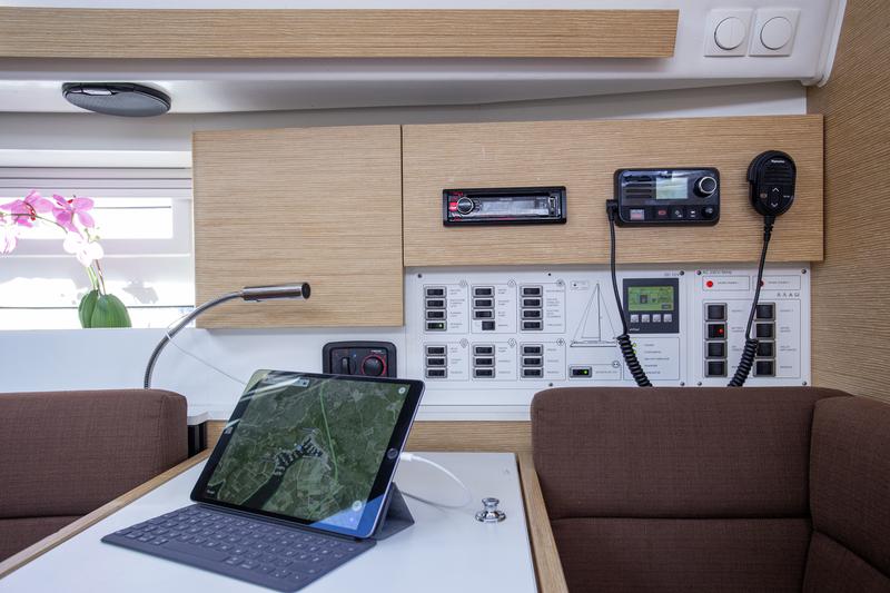 Book yachts online - sailboat - Elan 40 Impression - Silente - rent