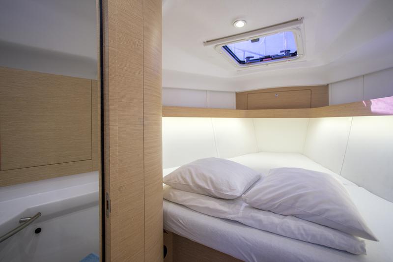 Book yachts online - sailboat - Elan 40 Impression - Silente - rent