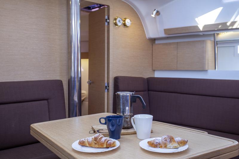 Book yachts online - sailboat - Elan 40 Impression - Silente - rent