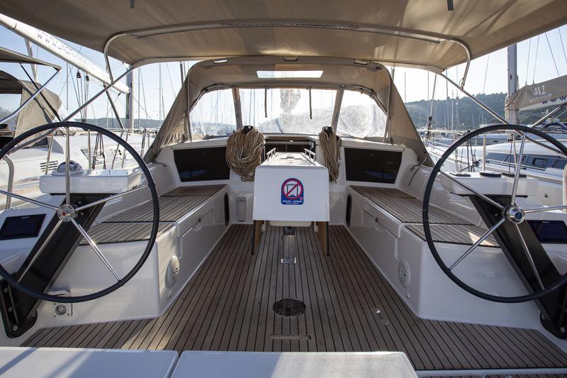 Book yachts online - sailboat - Dufour 430 Grand Large - Sea cloud 1 - rent