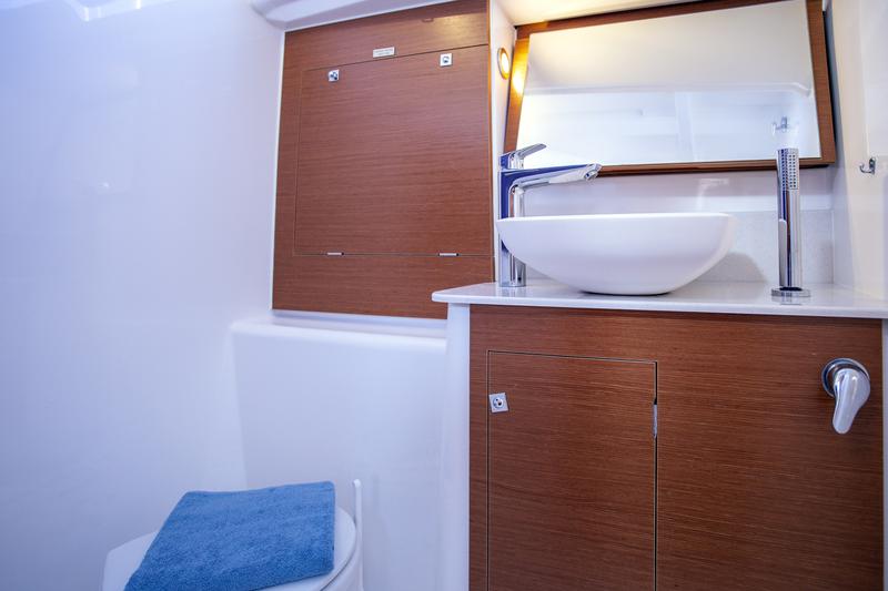 Book yachts online - sailboat - Dufour 382 GL - Niké - rent