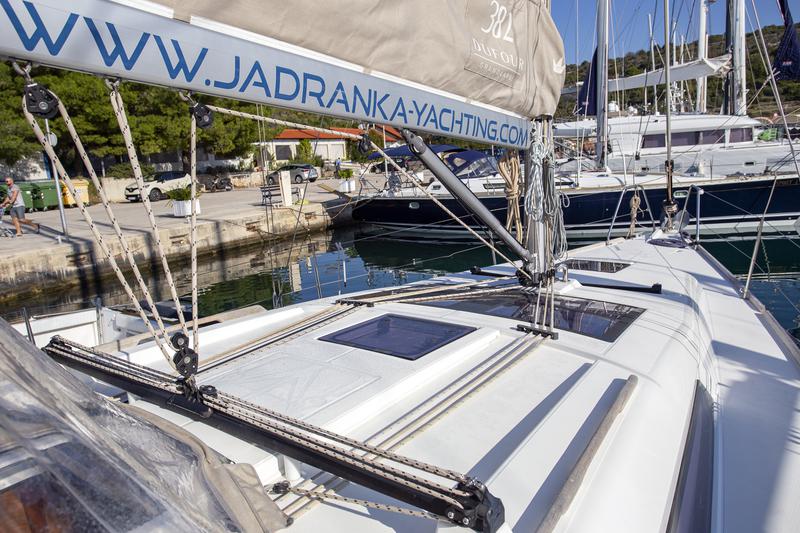 Book yachts online - sailboat - Dufour 382 GL - Niké - rent