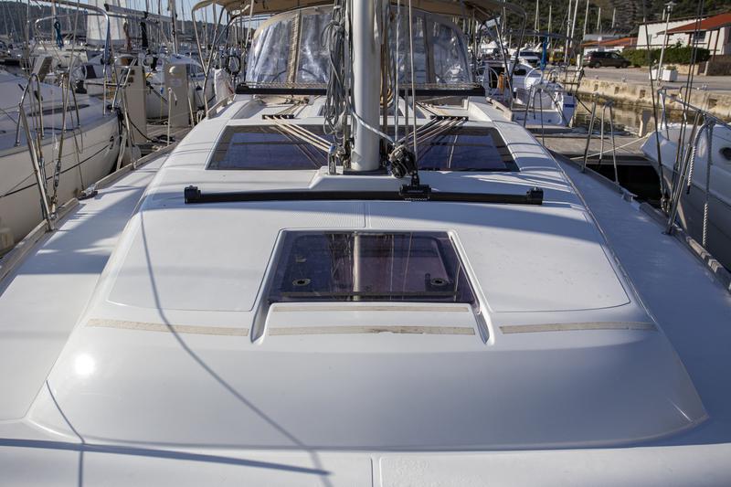 Book yachts online - sailboat - Dufour 382 GL - Niké - rent