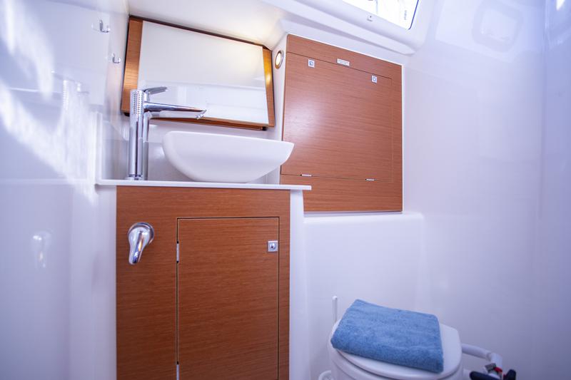 Book yachts online - sailboat - Dufour 382 GL - Niké - rent