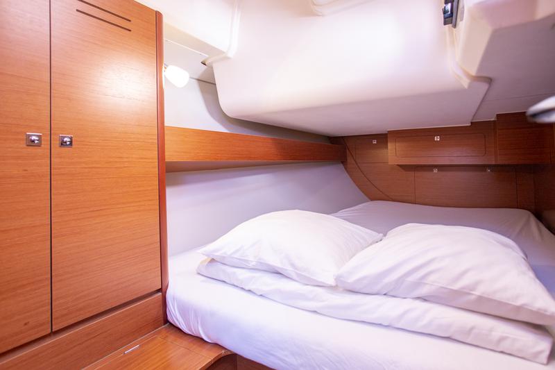 Book yachts online - sailboat - Dufour 382 GL - Niké - rent