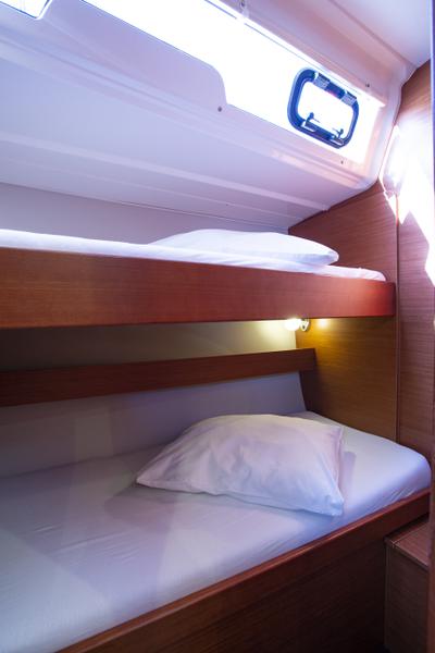 Book yachts online - sailboat - Dufour 430 Grand Large - Lana V - rent