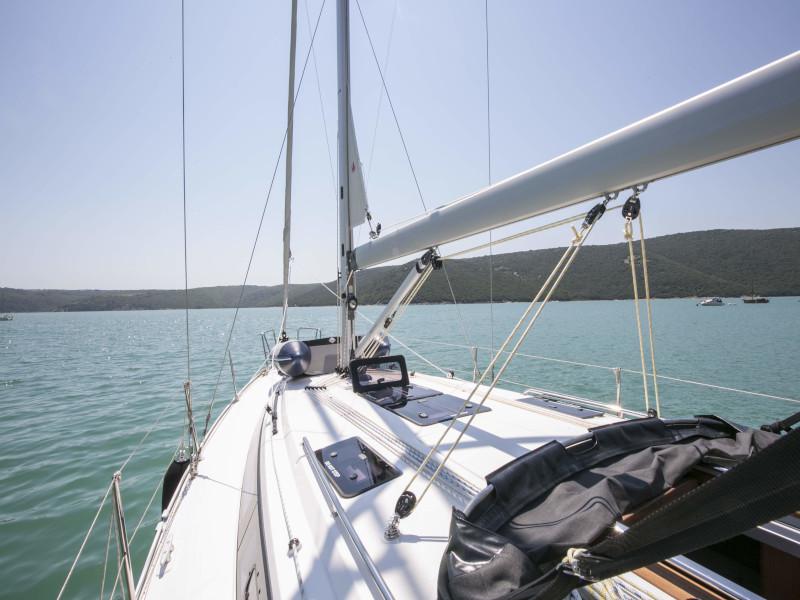 Book yachts online - sailboat - Bavaria 37 Cruiser - Alani - rent