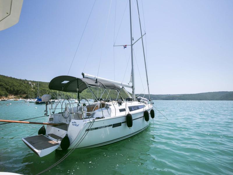 Book yachts online - sailboat - Bavaria 37 Cruiser - Alani - rent