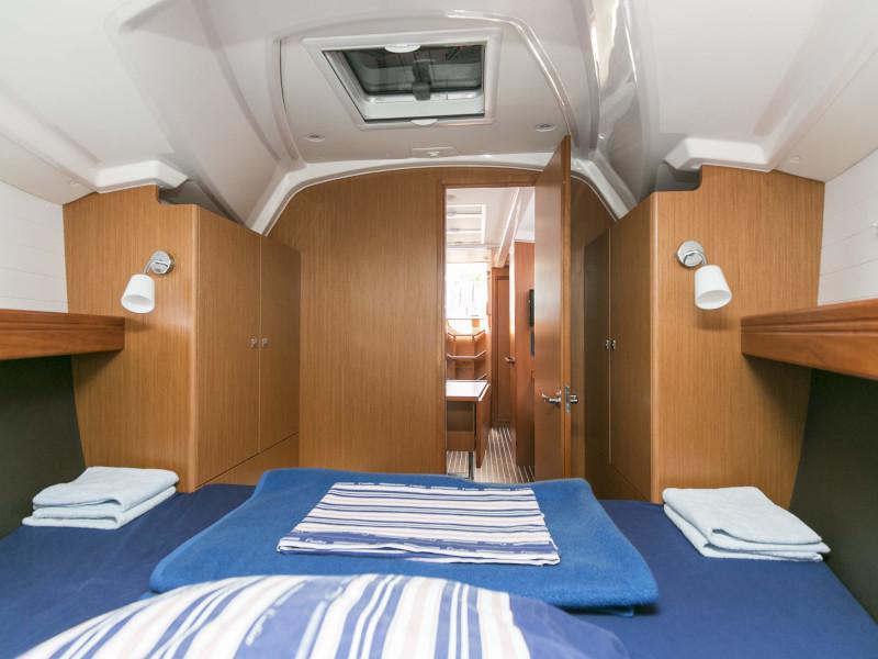 Book yachts online - sailboat - Bavaria 37 Cruiser - Alani - rent