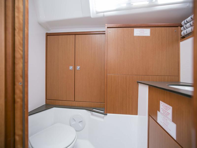 Book yachts online - sailboat - Bavaria 37 Cruiser - Alani - rent