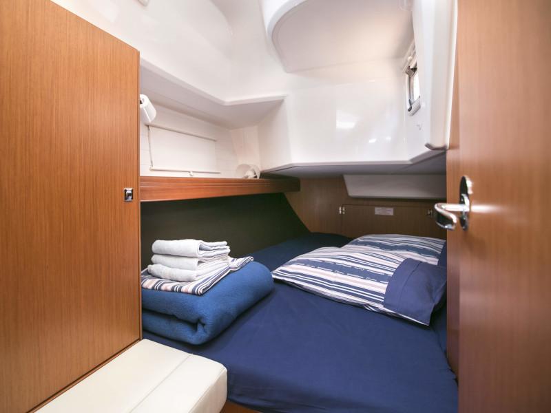 Book yachts online - sailboat - Bavaria 37 Cruiser - Alani - rent