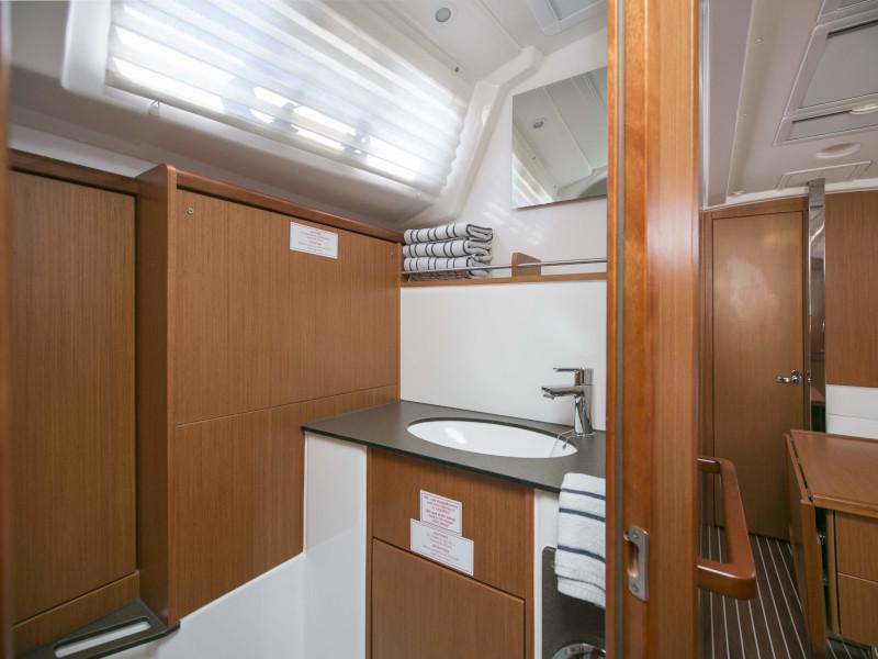 Book yachts online - sailboat - Bavaria 37 Cruiser - Alani - rent