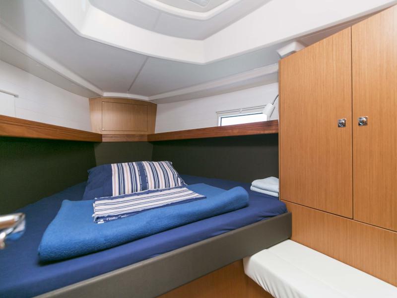 Book yachts online - sailboat - Bavaria 37 Cruiser - Alani - rent