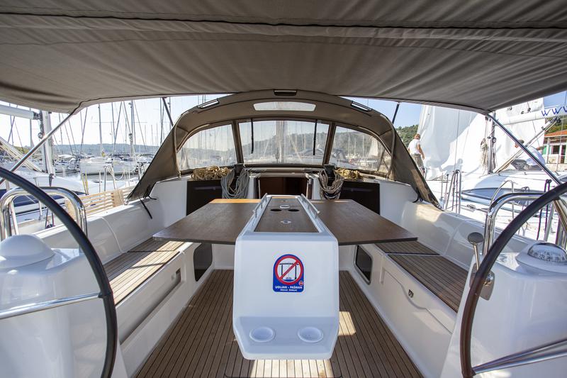 Book yachts online - sailboat - Dufour 460 Grand Large - Mincipesa - rent