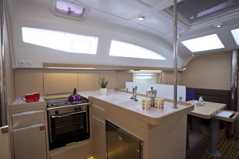 Book yachts online - sailboat - Elan 40 Impression - Laali - rent