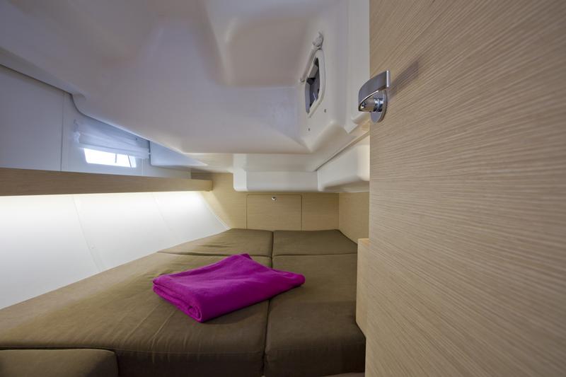 Book yachts online - sailboat - Elan 40 Impression - Laali - rent