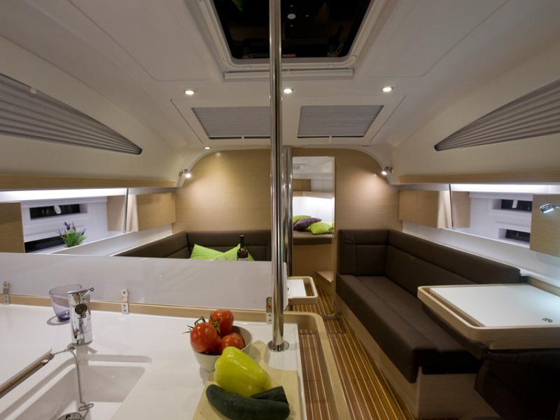 Book yachts online - sailboat - Elan 40 Impression - Laali - rent
