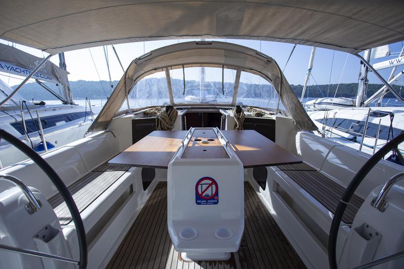 Book yachts online - sailboat - Dufour 412 Grand large - Skyra - rent