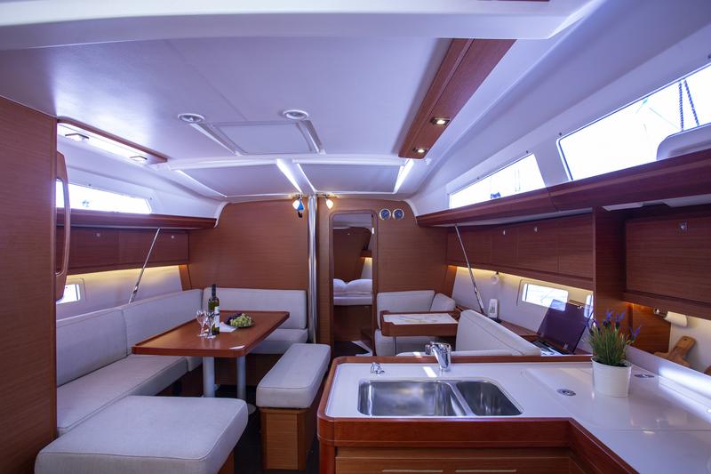 Book yachts online - sailboat - Dufour 412 Grand large - Skyra - rent