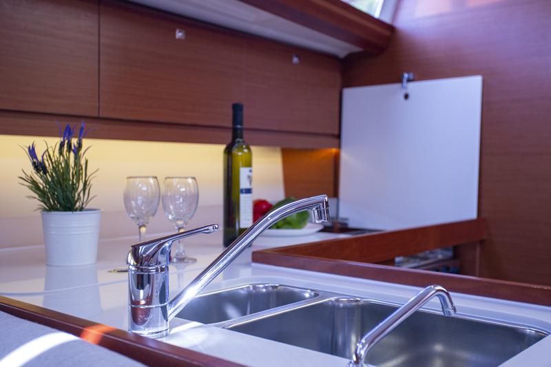 Book yachts online - sailboat - Dufour 412 Grand large - Skyra - rent