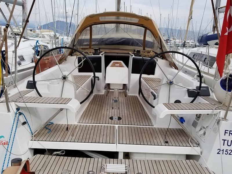 Book yachts online - sailboat - Dufour 350 GL - Friday - rent