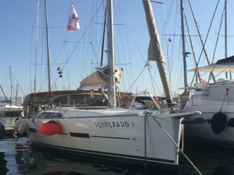 Book yachts online - sailboat - Dufour 382 Grand Large - Desperado - rent