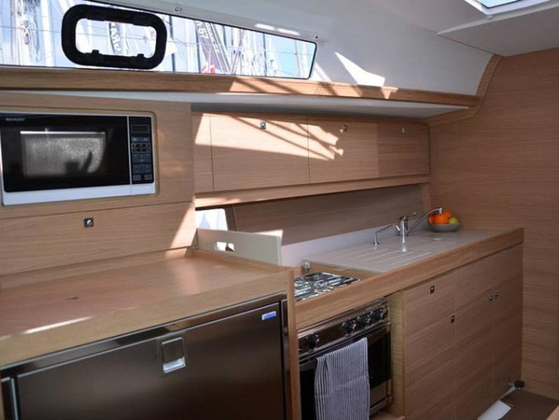 Book yachts online - sailboat - Dufour 382 GL - Calypso - rent