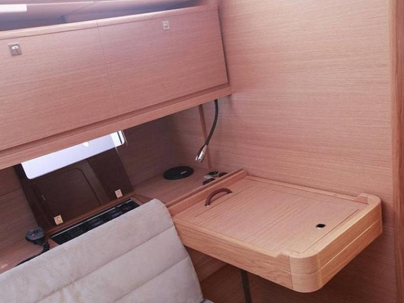 Book yachts online - sailboat - Dufour 382 GL - Calypso - rent